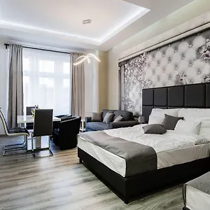 A Golden Star Modern Luxury And Budapeşte